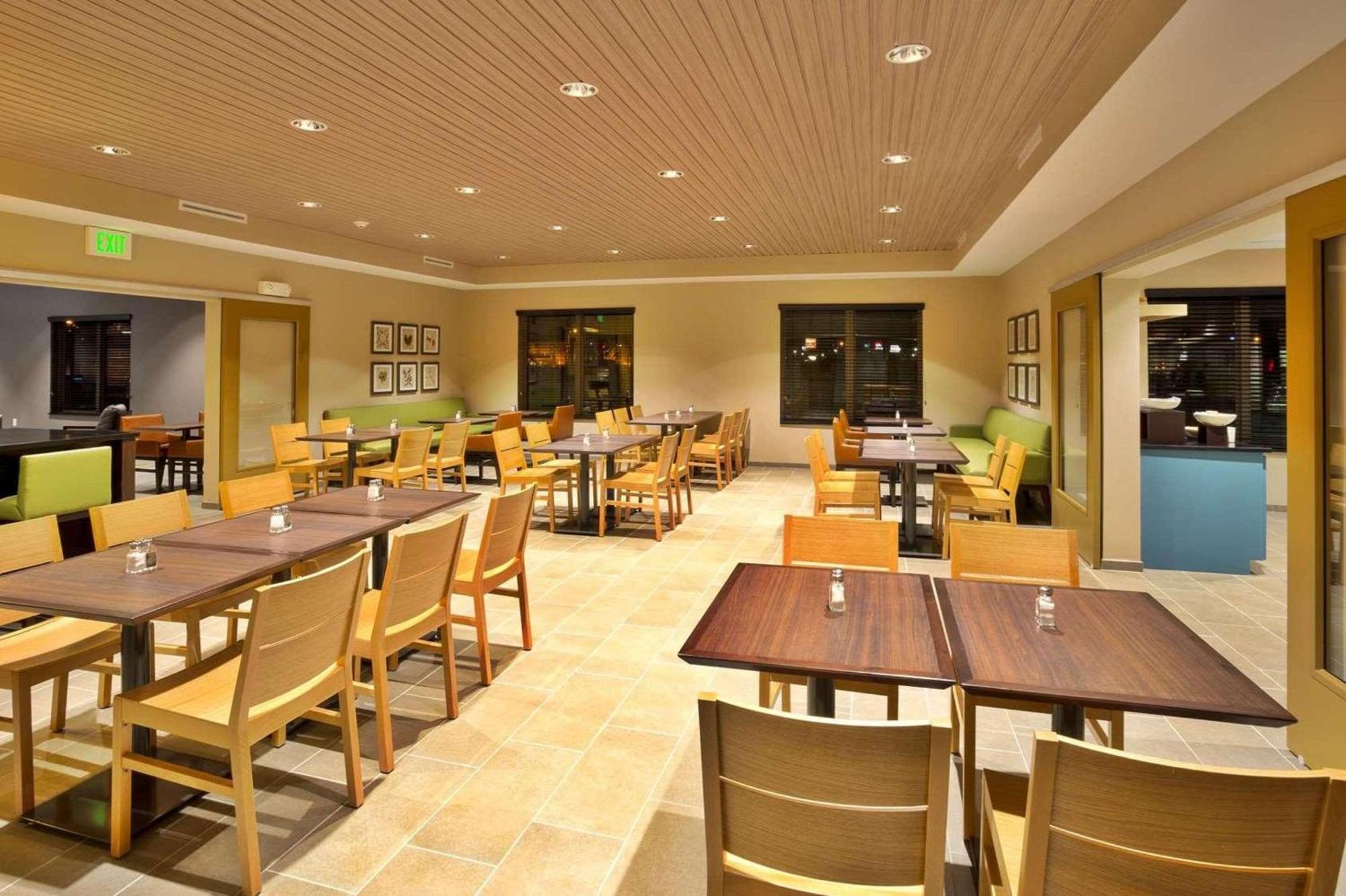 Country Inn & Suites By Radisson, Springfield Southeast Екстер'єр фото